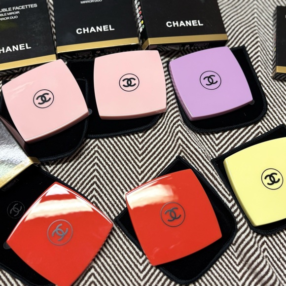 CHANEL Makeup Compacts - Pink, Purple, Yellow, Red - Picture 1 of 13